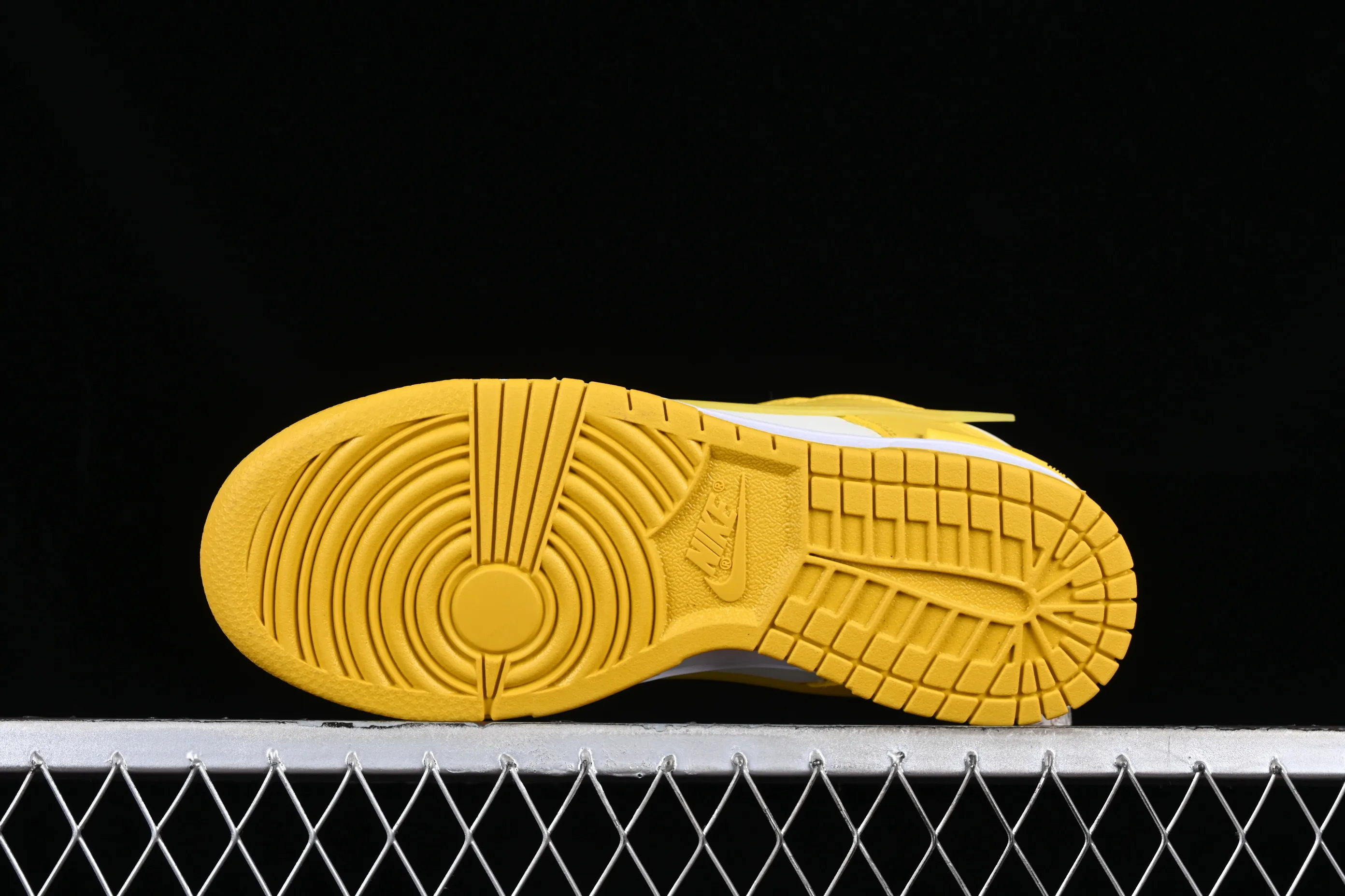 All Categories Nk SB Dunk Series Nk SB Dunk Low Low-top sneakers Cost-effective version Nk Dunk Low Twist "Vivid Sulfur" lemon yellow variant style SB low-top casual sneakers DZ2794-100